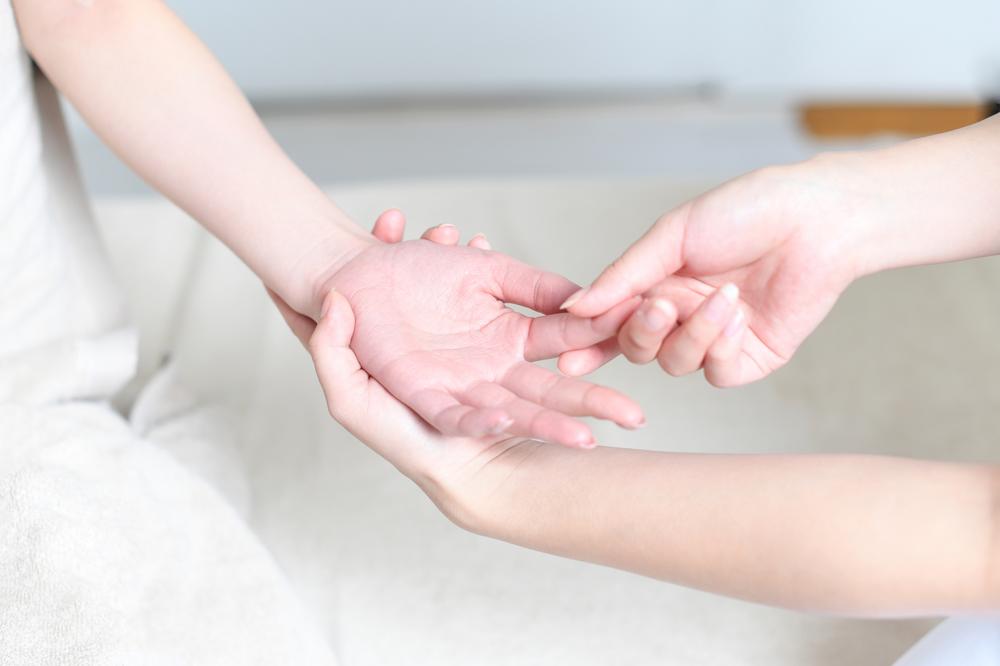 ハンドリフレクソロジーとは？手を刺激して効果を発揮！