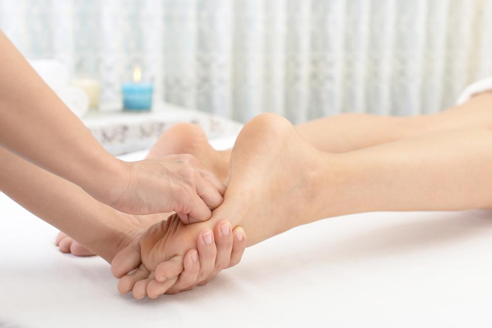 リフレクソロジーと足つぼマッサージの違いとは？