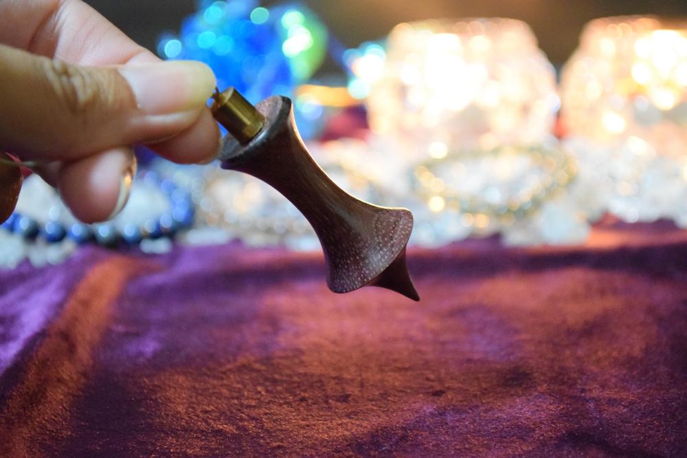 ダウジングペンデュラムの使い方！・コツや注意点を解説