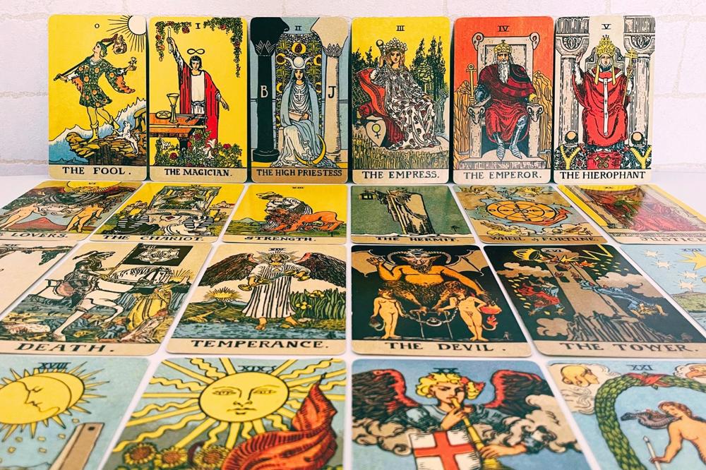 タロットカードとは？カードの種類や特徴・使用方法を解説！