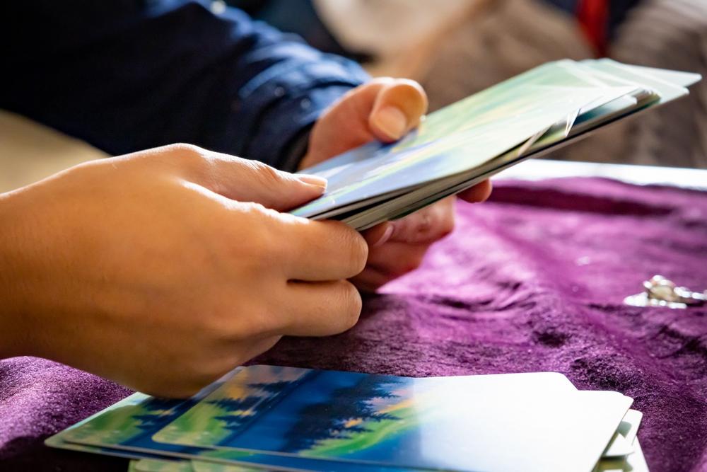 タロットで自分を占う！メリットとデメリットは？