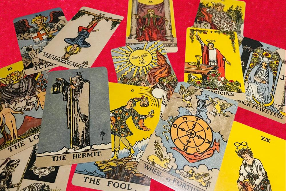 ルーンタロットと一般的なタロット占いの違いとは？｜共通点や特徴